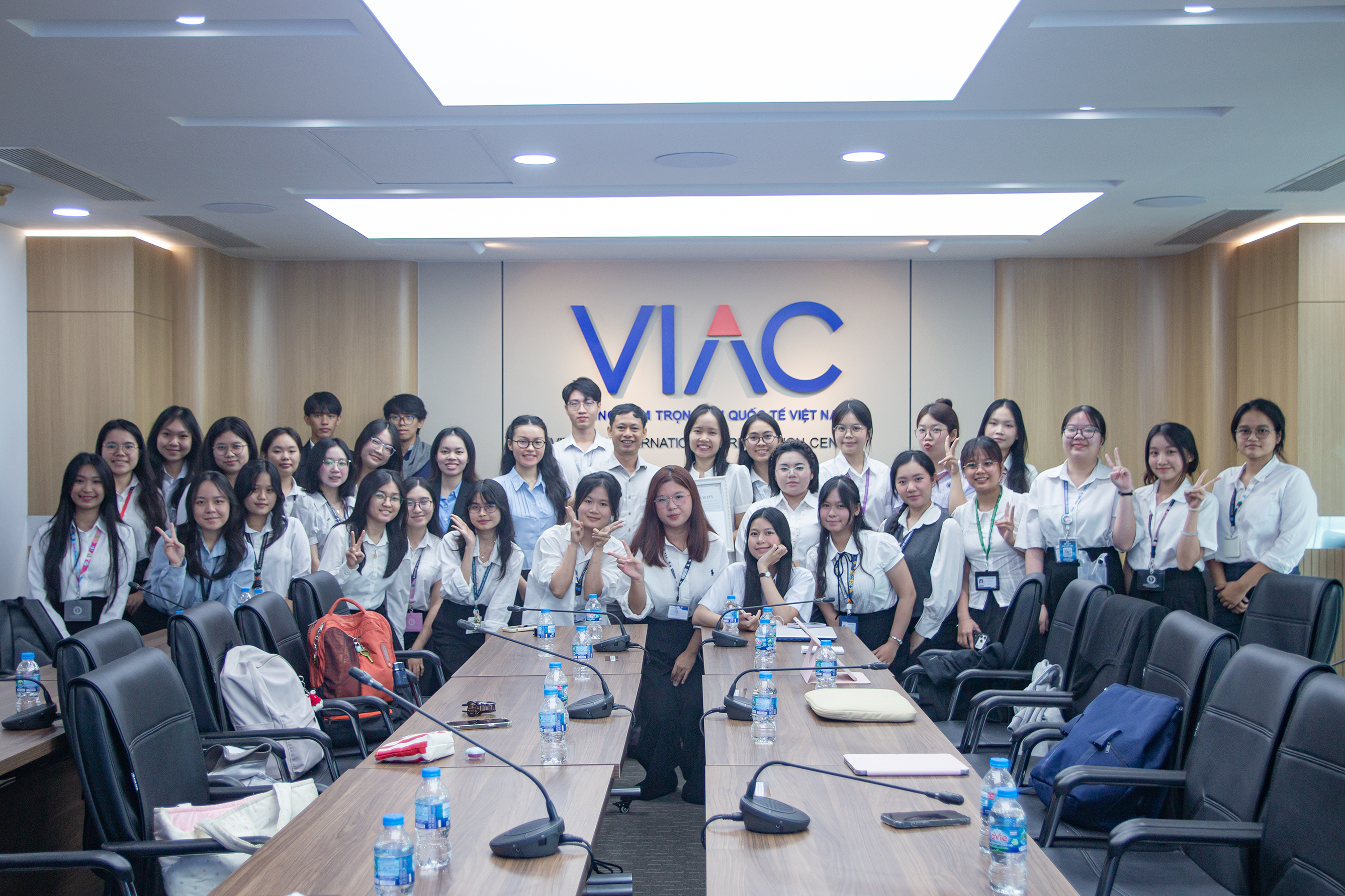 Sinh viên Khoa Luật quốc tế, Trường Đại học Luật TP.HCM tham gia Chương trình kiến tập tại VIAC
